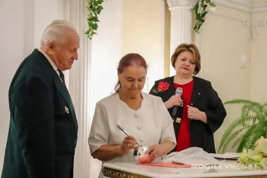 В отделе ЗАГС Могилевского горисполкома чествовали супружеские пары. Фото: Mogilevnews.by