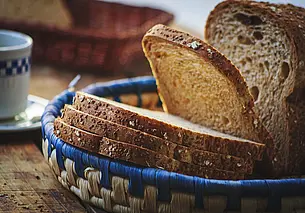 Как опытные хозяйки хранят хлеб: долгое время остается мягким и не плесневеет