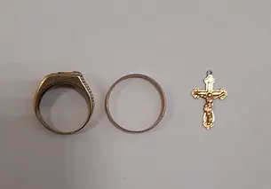 Могилевчанин забрал в такси из чужого забытого кошелька золотые украшения