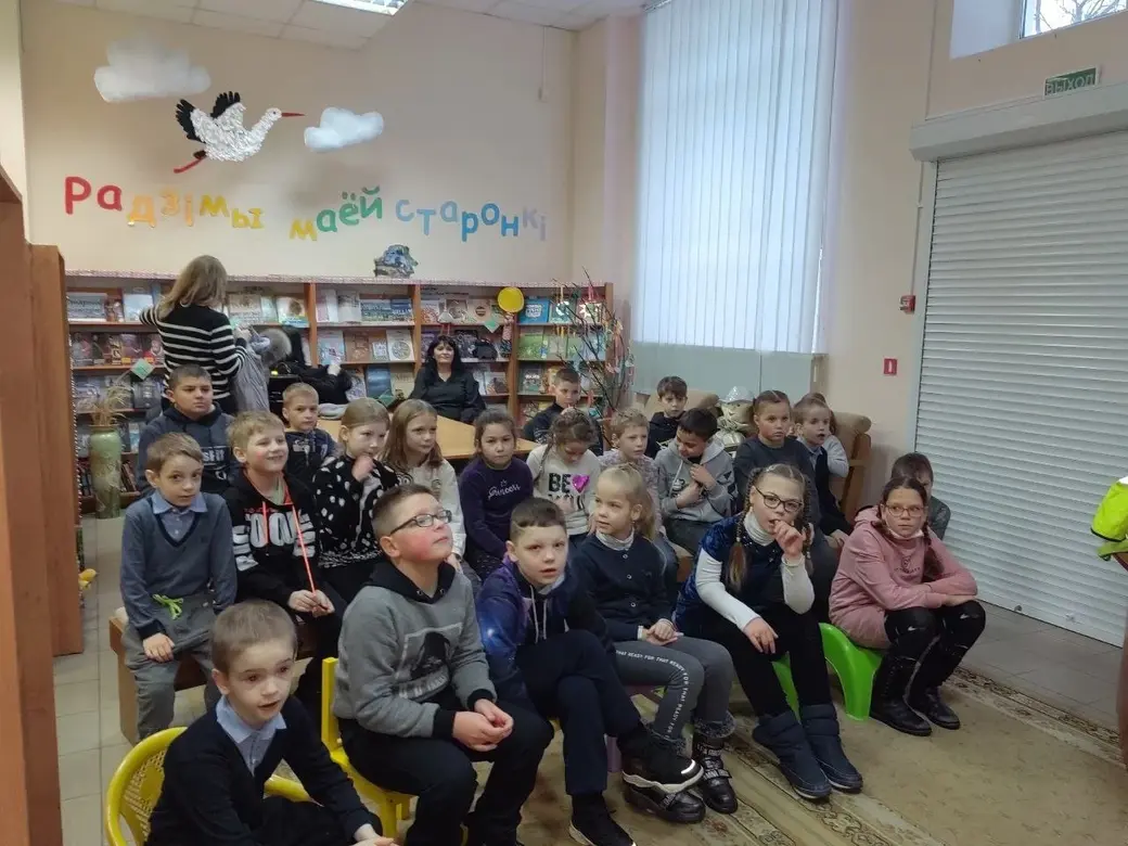 Волонтеры-поисковики общались с детьми. Могилев, 26.12.2022 г. Фото: ТГ ПСО «Феникс»