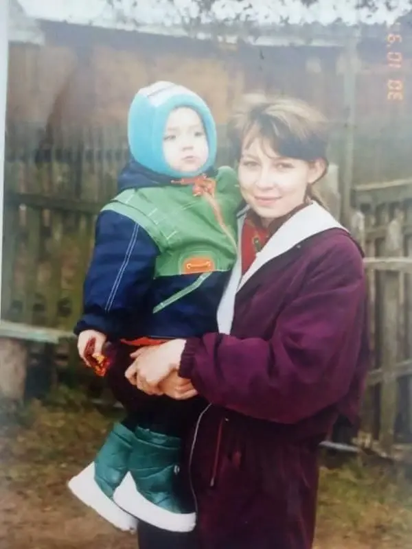 Маленькая Оля с мамой Валентиной Николаевной, 1997 год