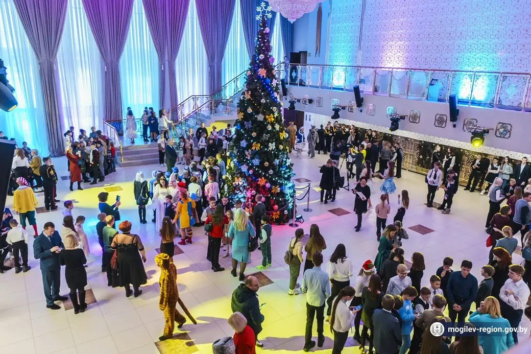 Областная новогодняя елка с участием председателя Могилевского областного исполкома Анатолия Исаченко. Могилев, 28.12.2022 г. Фото: mogilev-region.gov.by