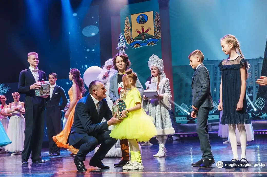 Областная новогодняя елка с участием председателя Могилевского областного исполкома Анатолия Исаченко. Могилев, 28.12.2022 г. Фото: mogilev-region.gov.by