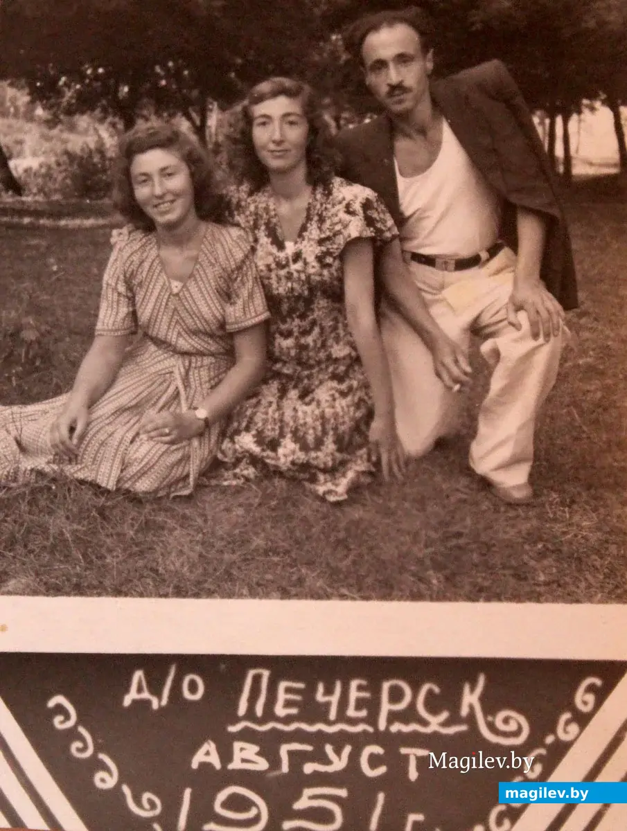 Родители Милы Яковлевны Болотовской – Яков Наумович и Ираида Львовна (справа) на отдыхе. 1951 год. Фото из семейного архива Милы Яковлевны Болотовской.