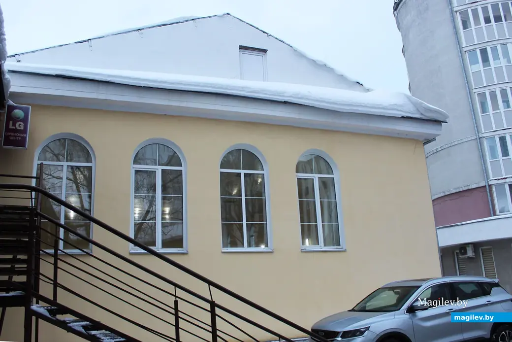 Дом бокса, ранее синагога по Пожарному переулку, рядом с которой до конца 80-х прошлого века стоял деревянный дом. В десяти шагах от него размещались колонка и