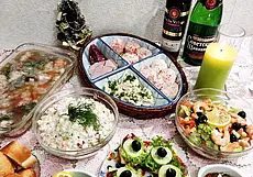 Сколько стоит накрыть стол на Новый год? Изучили цены 30 декабря и сравнили с ценами 1 декабря