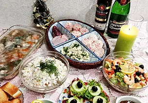 Сколько стоит накрыть стол на Новый год? Изучили цены 30 декабря и сравнили с ценами 1 декабря