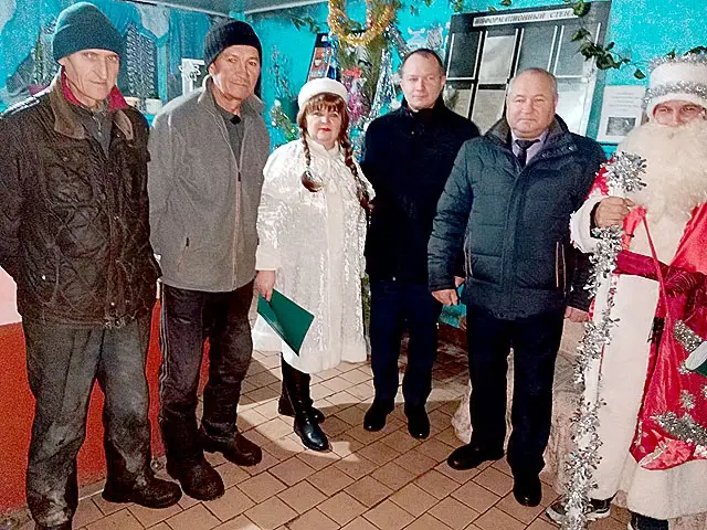 Аграриев Климовичского района поздравили с праздником прямо на рабочих местах. Фото: rodniva.by