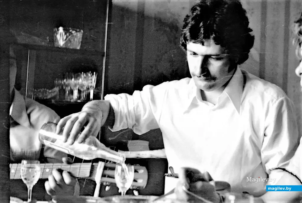 Павел Чубин: «Ну, за хорошую слышимость! С Новым годом!». Могилев, 1970-е.