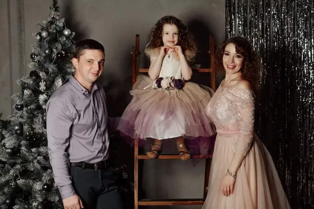 Татьяна Кондратева с мужем Виктором и дочерью Ксенией, 2022 год
