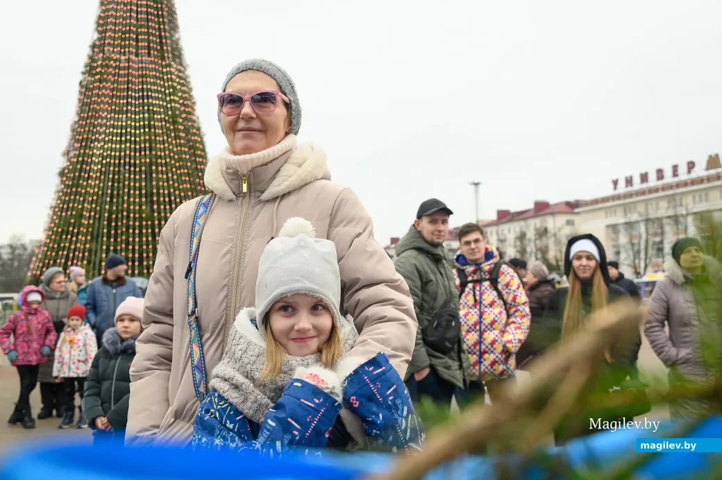 02.01.2023. Бобруйск. Театрализованную программу для детей «Время сказочных затей!» на площади