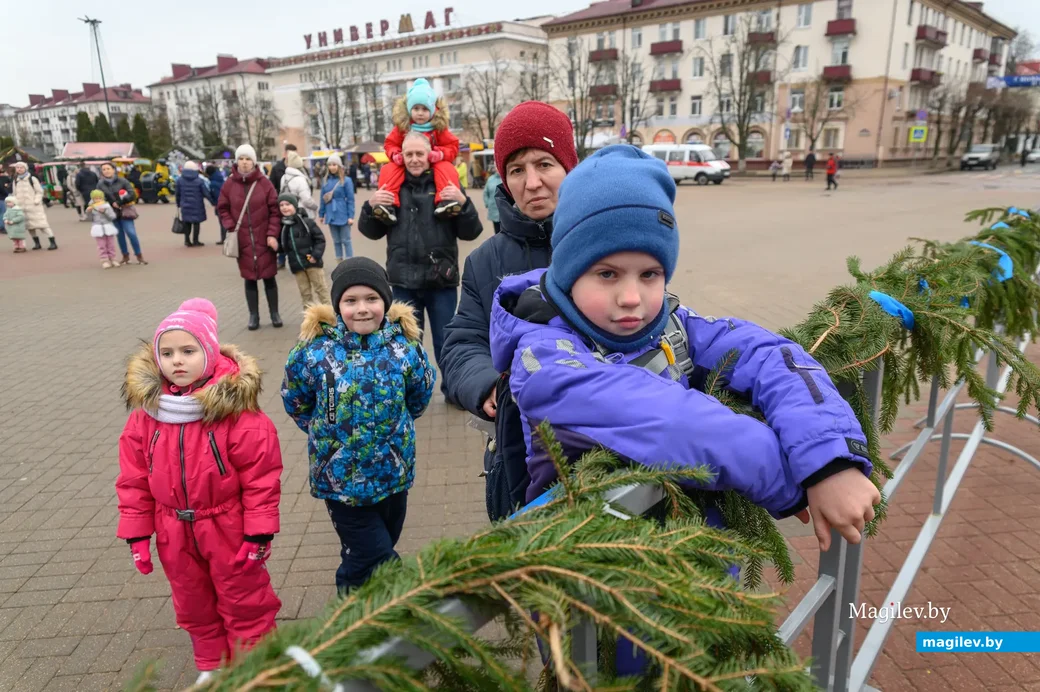02.01.2023. Бобруйск. Театрализованную программу для детей «Время сказочных затей!» на площади