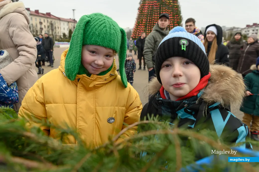 02.01.2023. Бобруйск. Театрализованную программу для детей «Время сказочных затей!» на площади