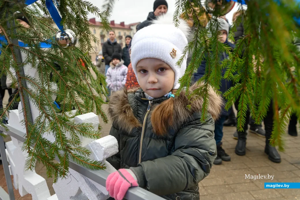 02.01.2023. Бобруйск. Театрализованную программу для детей «Время сказочных затей!» на площади