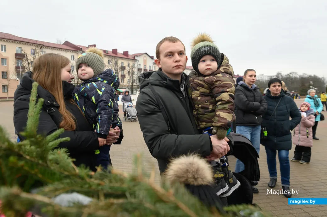 02.01.2023. Бобруйск. Театрализованную программу для детей «Время сказочных затей!» на площади