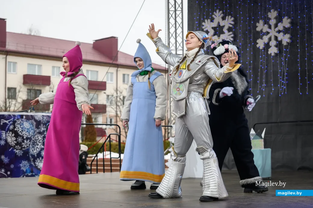 02.01.2023. Бобруйск. Театрализованную программу для детей «Время сказочных затей!» на площади