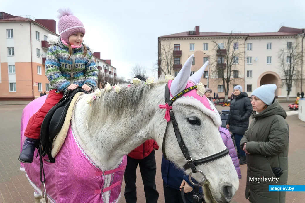 02.01.2023. Бобруйск. Театрализованную программу для детей «Время сказочных затей!» на площади
