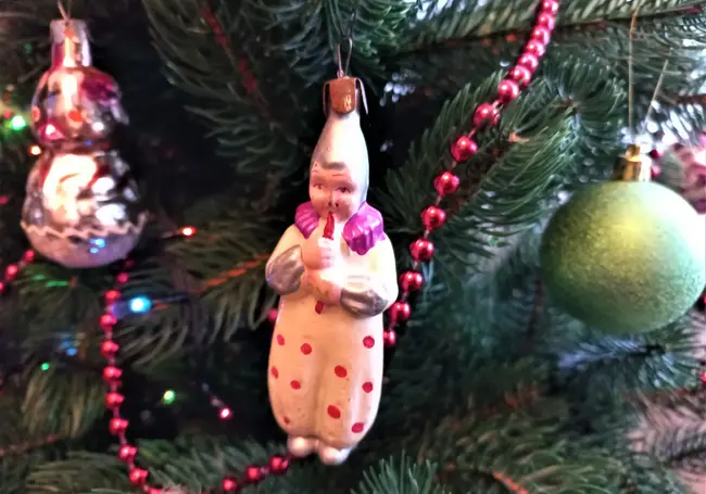 Из жизни новогодних игрушек. Волшебный музыкальный номер  «Клоуна с дудочкой»