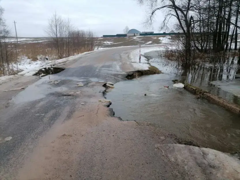 Разрушенный участок между деревнями в Круглянском районе. Фото с сайта Mogilevnews.by