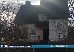 В Глусском районе мужчина проник в чужой дом, а потом бросался на милиционеров с ножом