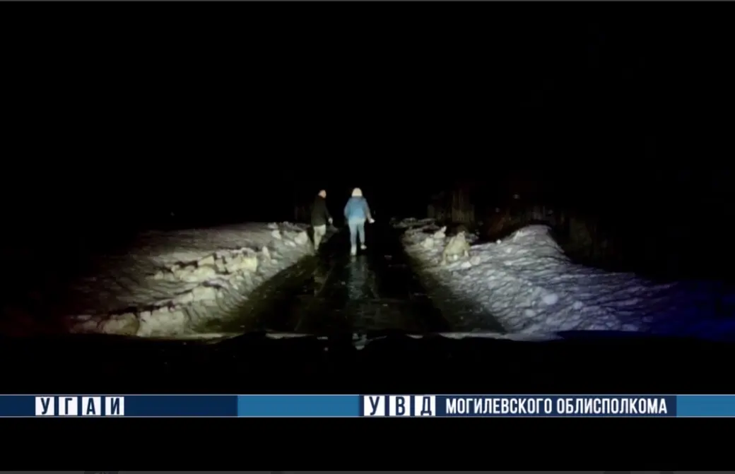 01.01.22г. Сотрудники ГАИ преследовали нетрезвого водителя: он выпрыгнул из авто на ходу. Фото: УВД