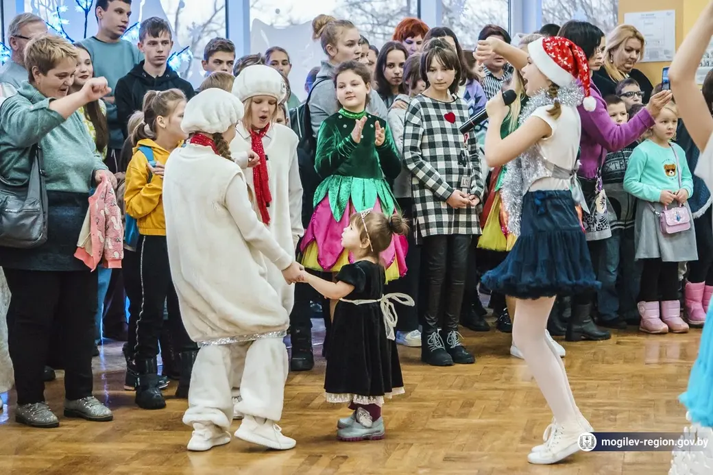 Новогодний благотворительный праздник в Могилевском областном центре творчества. Могилев, 4.01.2023 г. Фото: mogilev-region.gov.by