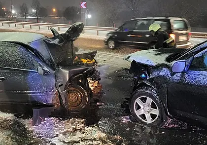 Спасатели извлекли человека специнструментом