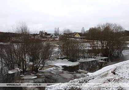 Талые воды подтопили участок дороги в Могилевском районе