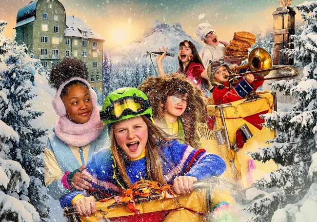 Разыгрываем пригласительный на двоих на семейную комедию «Одни на каникулах»