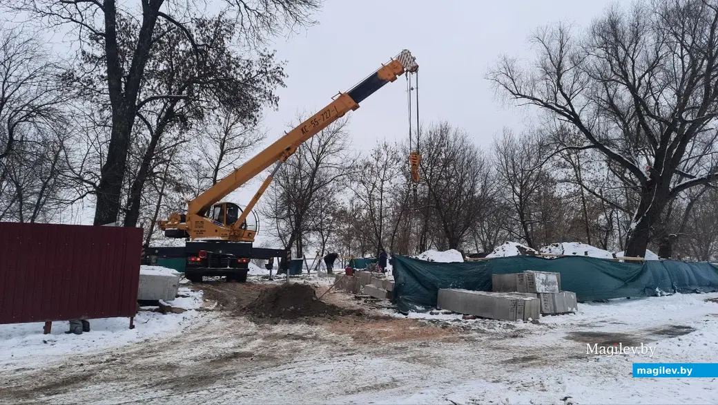 Январь 2023 г. Могилев. На городском пляже в могилевском Подниколье развернулась стройка