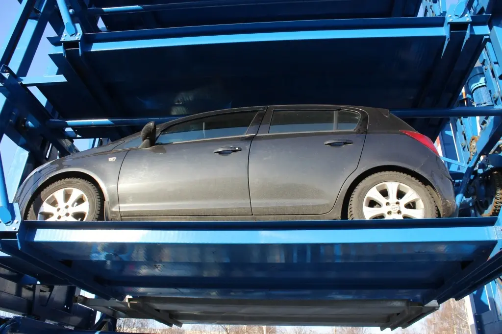 Роторную парковку ПР-12 можно увидеть на площадке у завода.