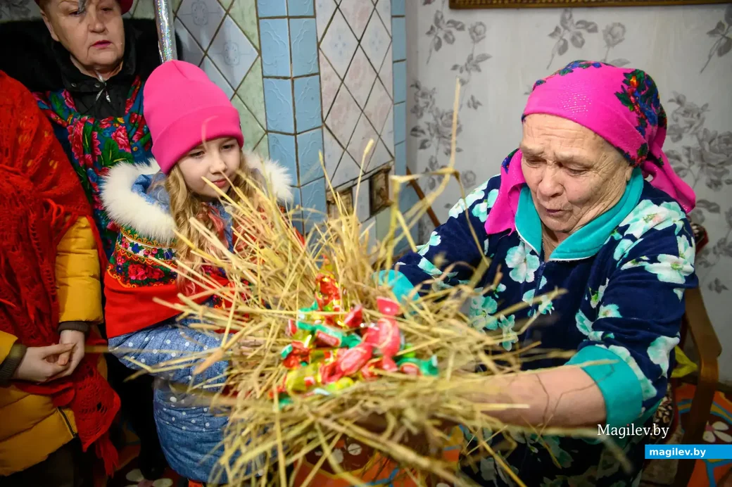 13.01.2023. Пятровічы - Мартынаўка - Мачулкі, Бабруйскі раён. Удзельнікі фальклёрнага калектыву