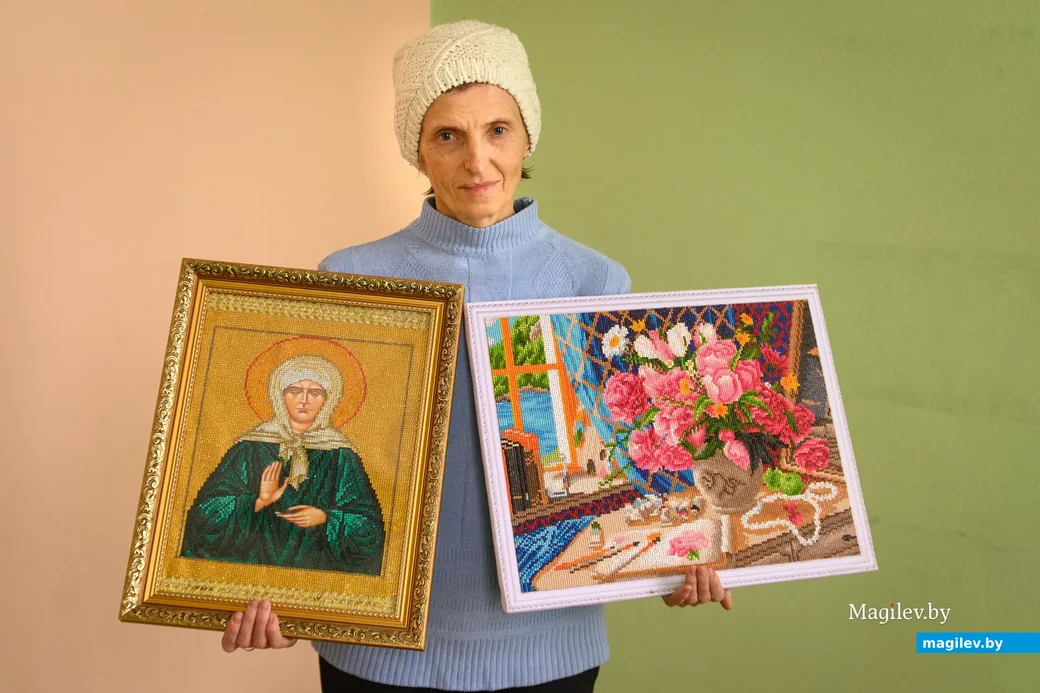 Ирина Юшкевич со своими работами.