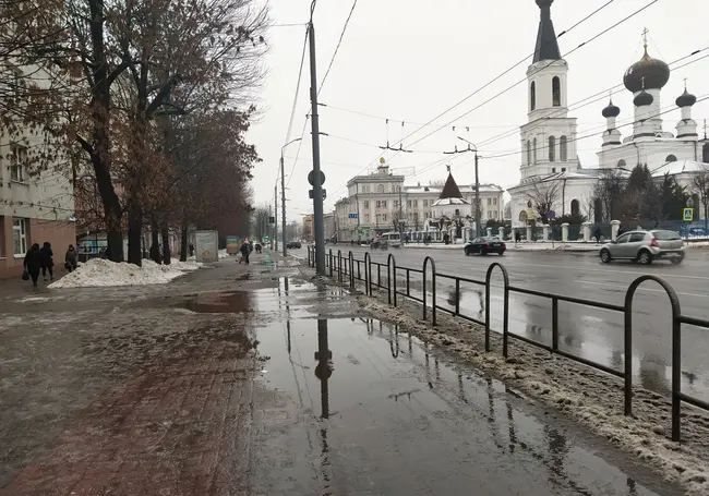 В Могилеве опять лужи. В ближайшие дни похолодание не обещают