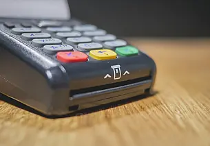 МНС разъяснило нюансы перехода на использование платежных терминалов в отдельных сферах