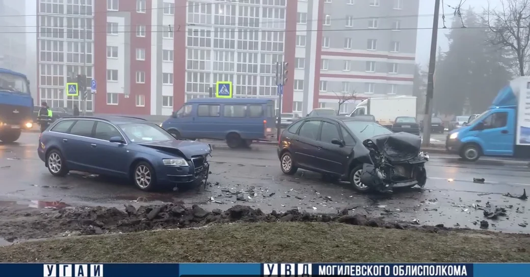 20.01.23 г. ДТП на улице Космонавтов: водитель не уступил дорогу – попал в больницу. Фото: УВД