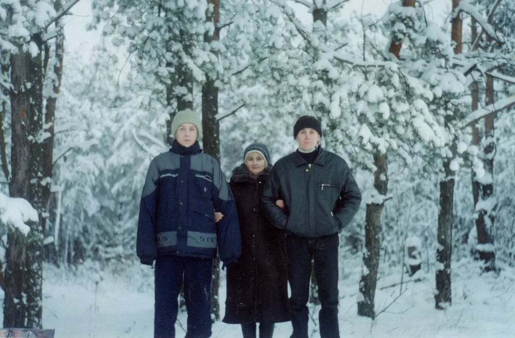 Фото 7. Лидия Николаевна с сыновьями, 2000-е.