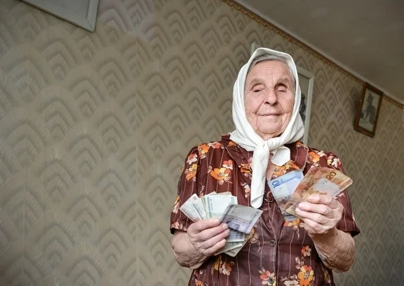 Более 11 тысяч белорусов копят на «вторую пенсию», рассказали в Минтруда