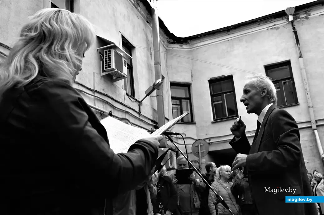 Неповторимя мелодия двухэтажного дворика Алика Кузькина в Пожарном переулке. Могилев, 2017 год.