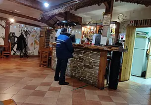 «Ты заходи, если что»: пообедали в могилевском кафе «Хуторок» в компании Пса и Волка