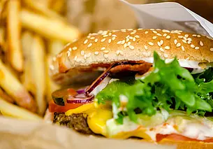 Нутрициолог рассказала, какие продукты и напитки могут ухудшить настроение