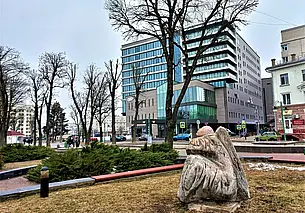 Однажды в Могилеве. Там «Ангел» в скверике застыл, взирая в небо…