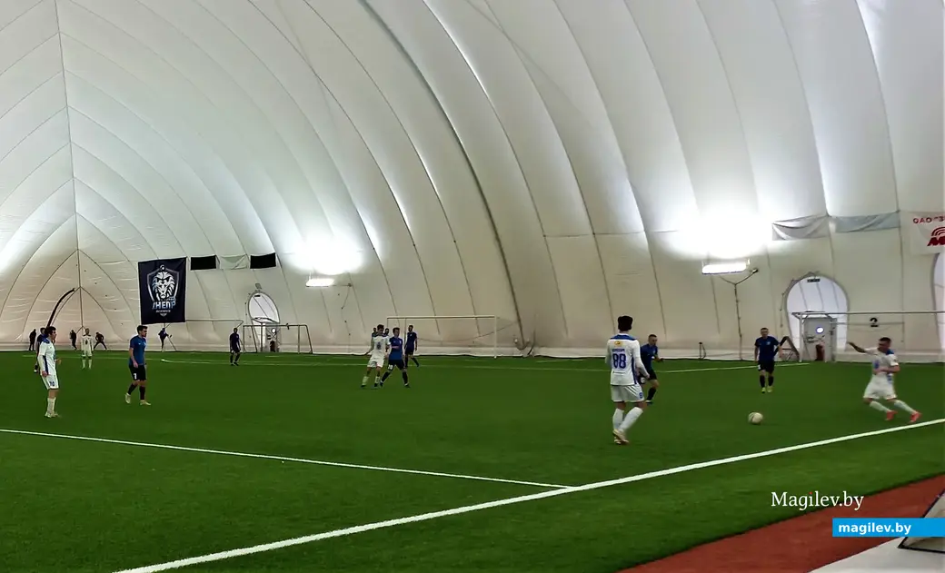 Фрагмент игры «Днепр» – «Витебск». Могилев, крытый футбольный манеж, 28.01.2023 года.