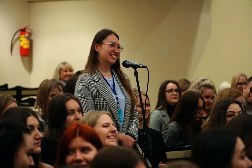 Во время встречи с молодыми педагогами. Могилев, 30.01.2023 г. Фото: ТГ «Вестник Могилева»