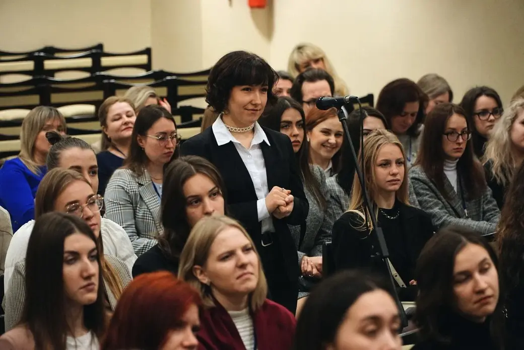 Во время встречи с молодыми педагогами. Могилев, 30.01.2023 г. Фото: ТГ «Вестник Могилева»