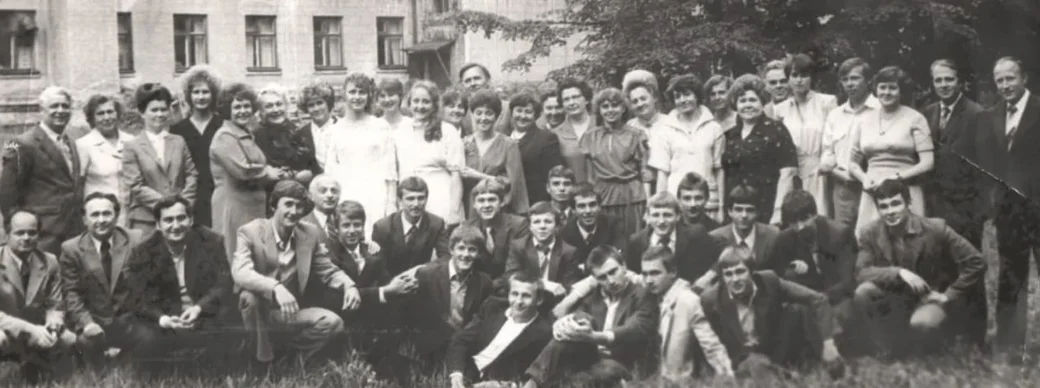 Бобруйск, выпускной в УОР, 1982 год. Слева стоит: директор Русак Геннадий Евгеньевич. Внизу