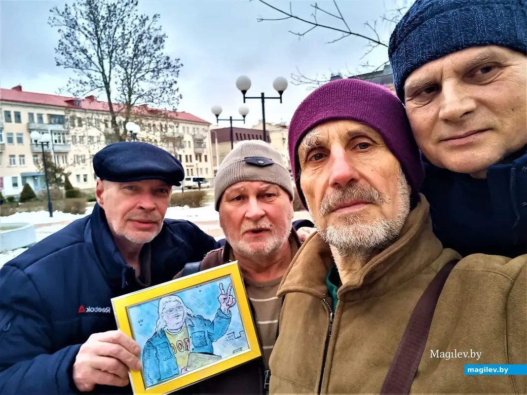 Перед тем, как поздравить товарища с днем рождения, прошла небольшая репетиция процесса. Естественно, с шаржевой картинкой. Могилев, январь 2023 года.