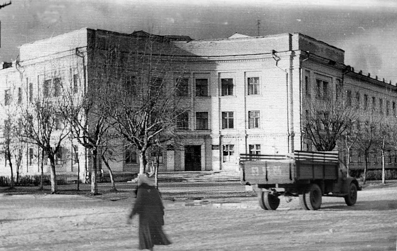 Школа-интернат в Бобруйске (сейчас УОР). 1960 годы.