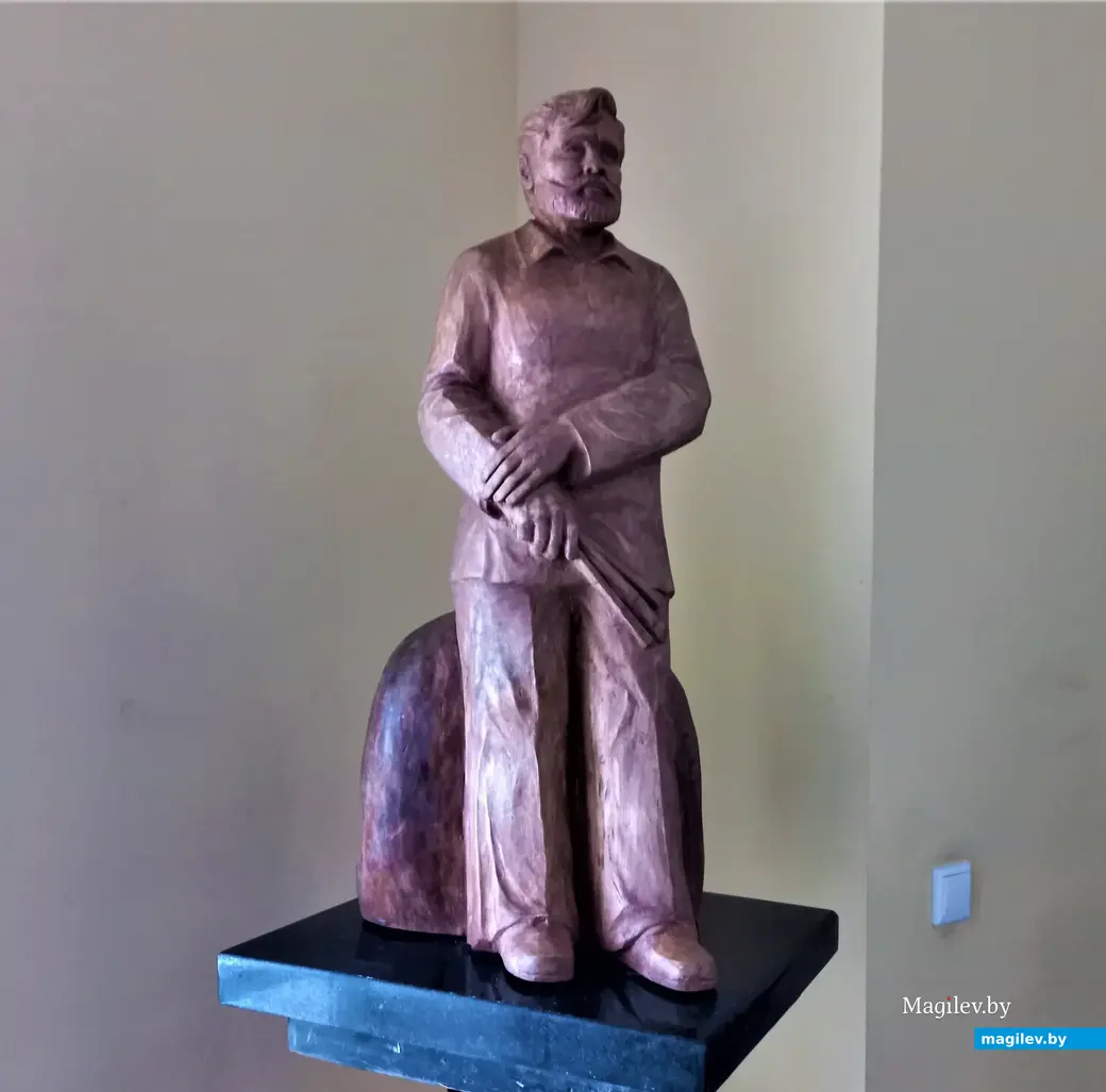 Николай Молчанов. Скульптура работы Корнея Алексеева. Галерея на Дубровенке. Могилев, 31.01.2023 года.