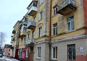 Дом на Менжинского: ванная с окном, 3,6 м потолки и магазин на первом этаже